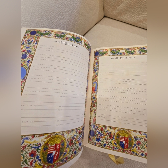 The Holy Bible Book Illuminated Family Edition Illustrated 2000 By Lionheart - Picture 8 of 9